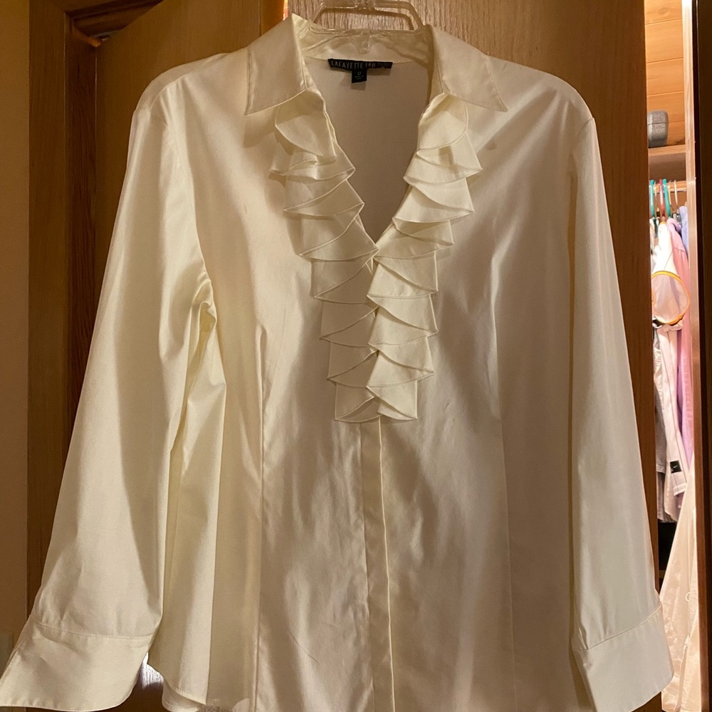 Lafayette 148 Cream/white blouse stretch cotton.  like new. Fitted back seams